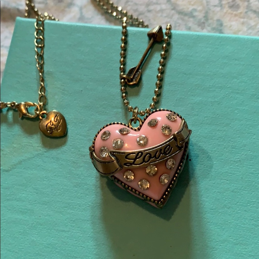 BETSEY JOHNSON Jewelry Box w/ring Necklace